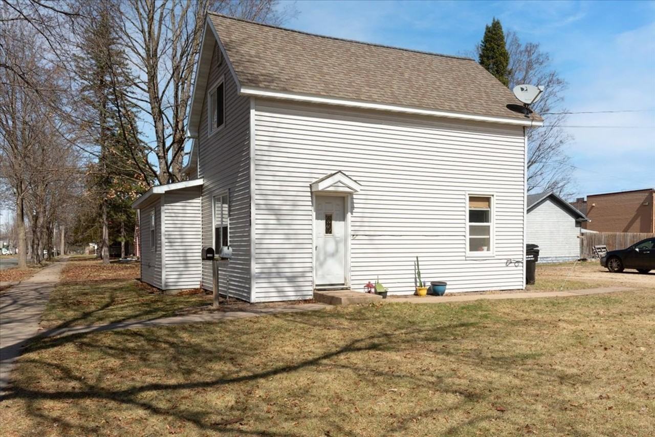 1520 1/2 8th St E - Photo 2 of 14