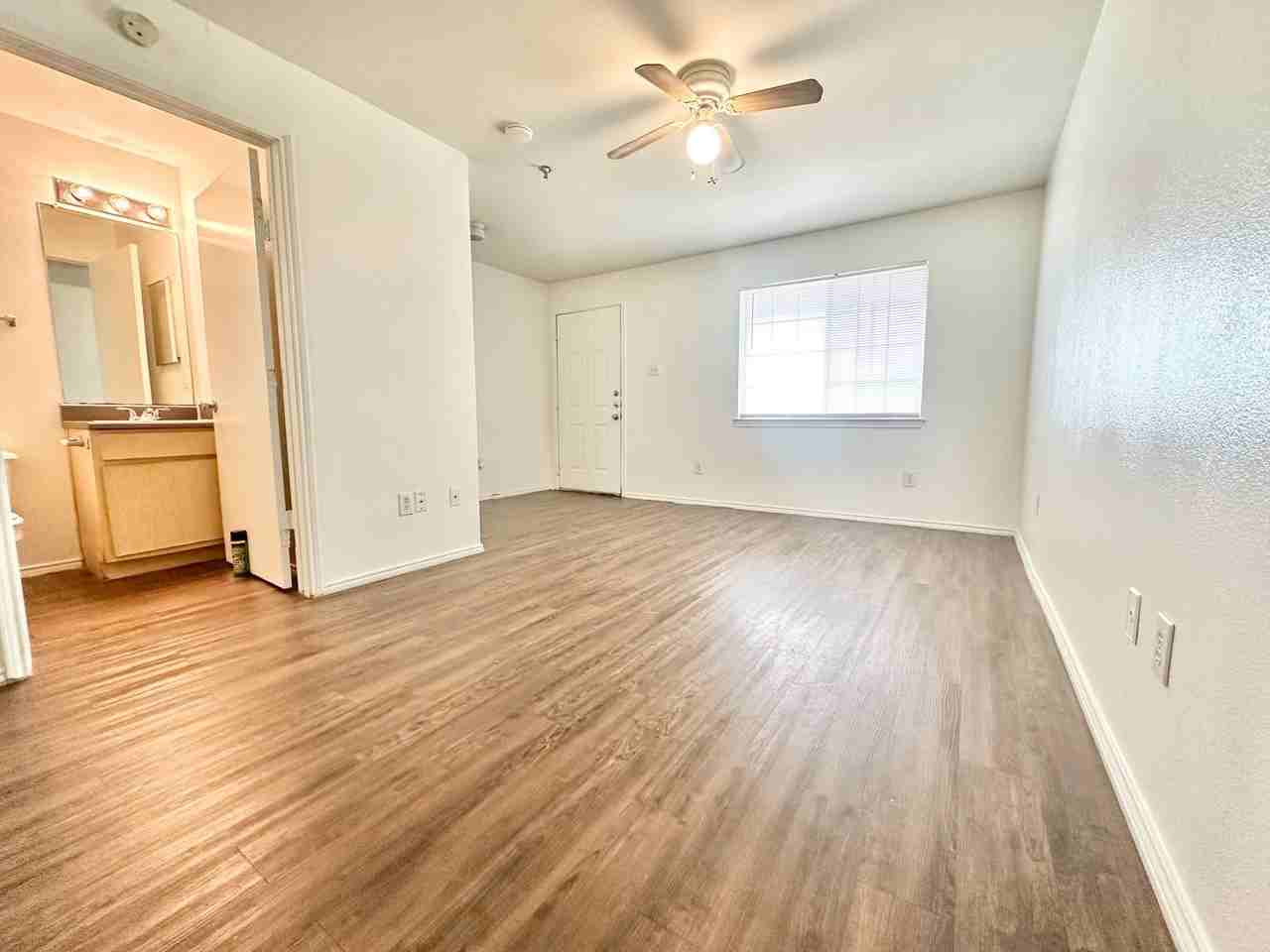 2520 W. Prairie Street – Efficiency Apartment Near the University of North Texas - Photo 2 of 17