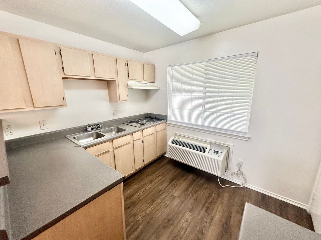 2520 W. Prairie Street – Efficiency Apartment Near the University of North Texas - Photo 4 of 17