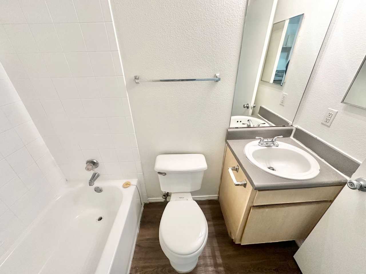 2520 W. Prairie Street – Efficiency Apartment Near the University of North Texas - Photo 6 of 17