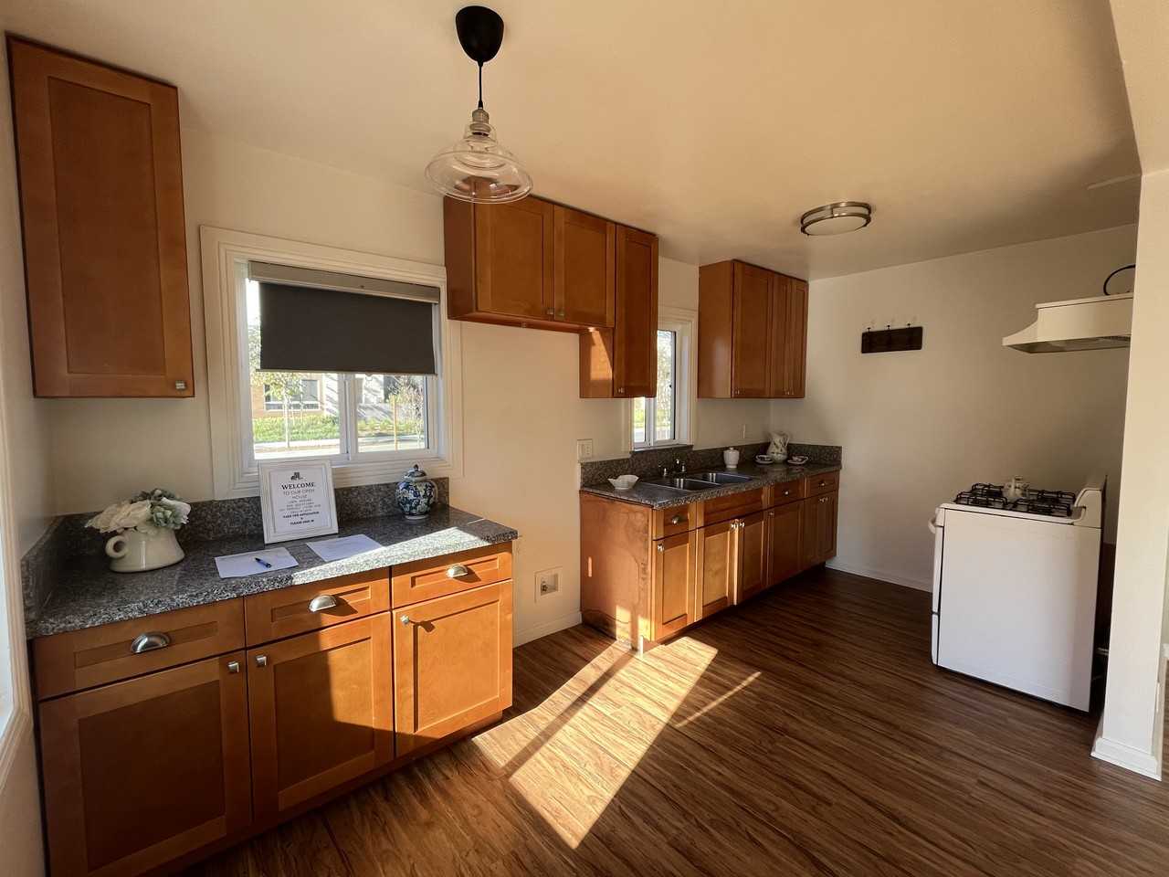 6116 Radford Avenue - Photo 4 of 8