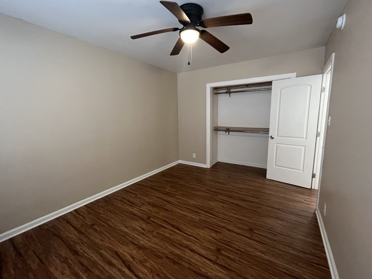 6116 Radford Avenue - Photo 6 of 8