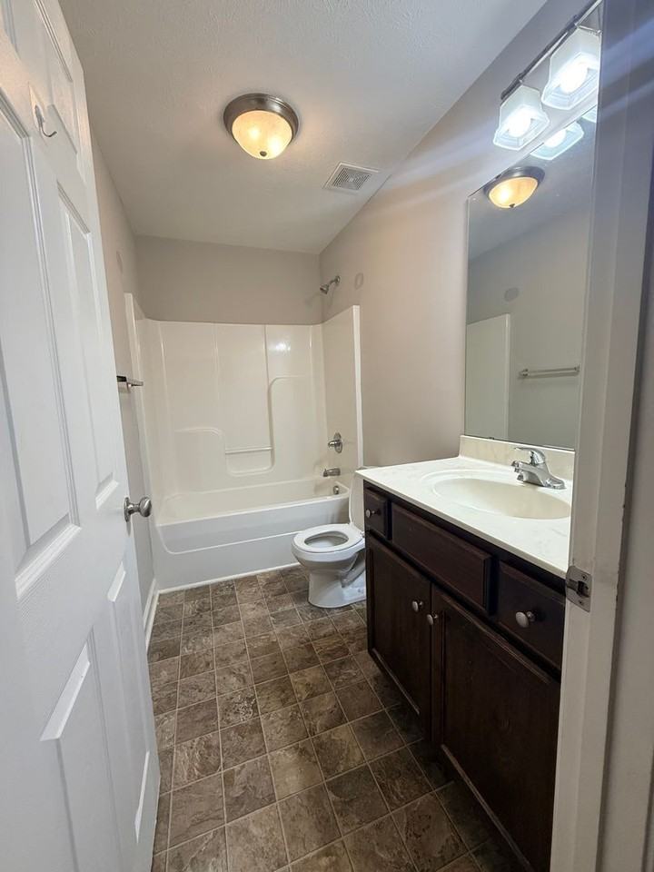 255 Audley Ave - Photo 2 of 5