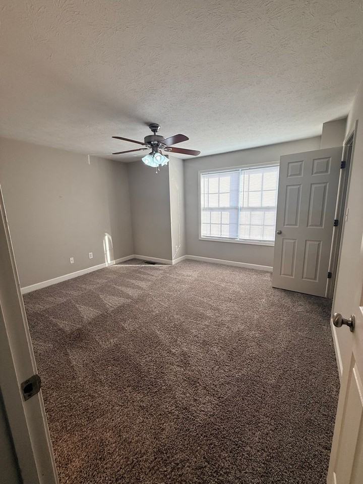 255 Audley Ave - Photo 3 of 5