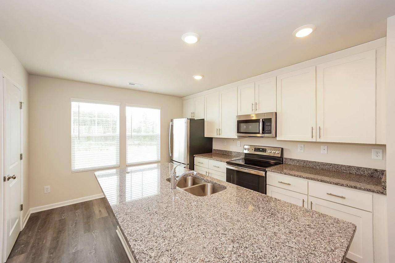 225 Kennerly Ave - Photo 3 of 16