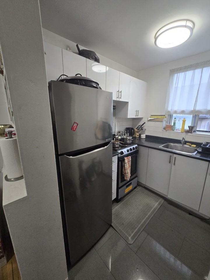 2495 Dufferin Street - Photo 4 of 9