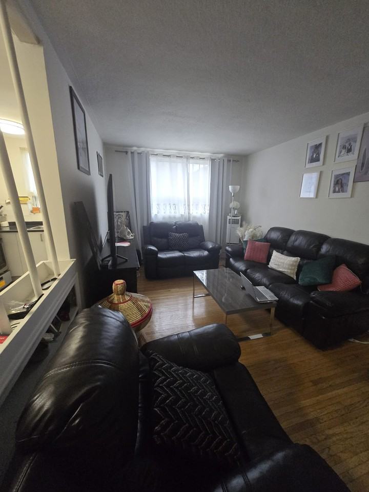 2495 Dufferin Street - Photo 5 of 9