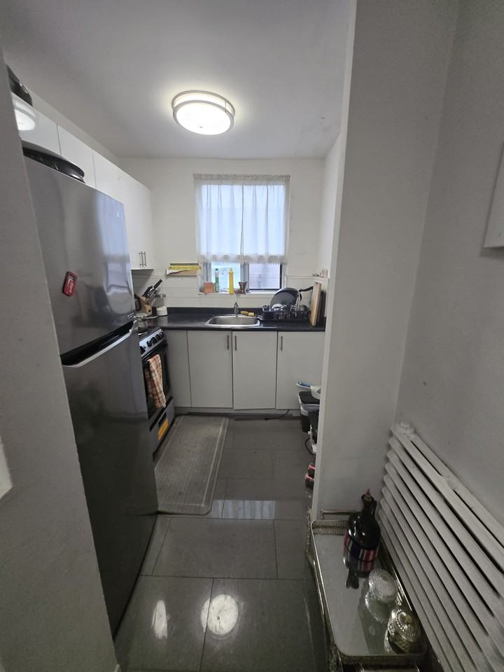 2495 Dufferin Street - Photo 6 of 9