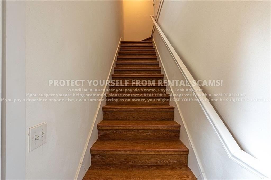 1394 W Cleveland St - Photo 3 of 11