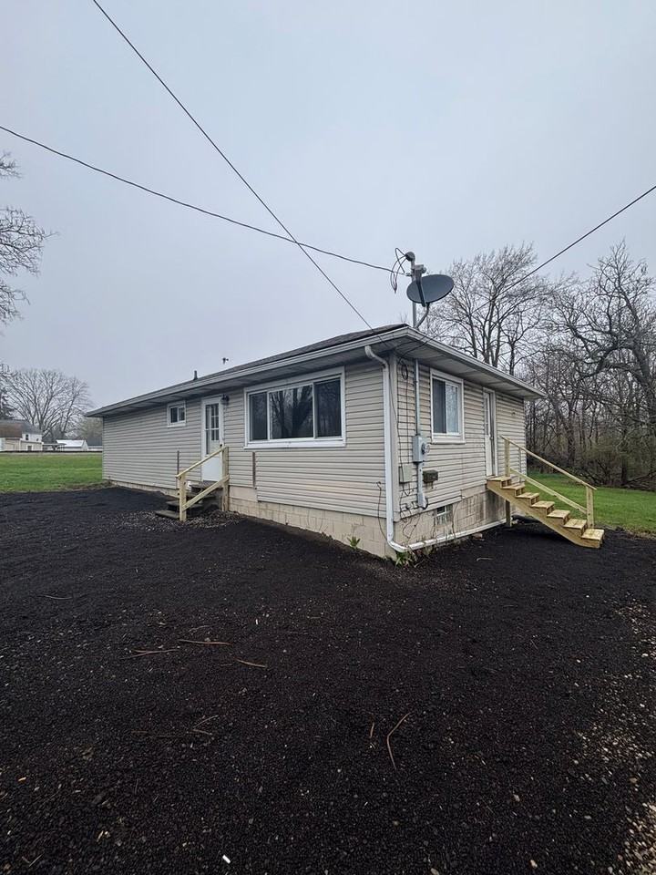 434 E 9th St - Photo 2 of 12