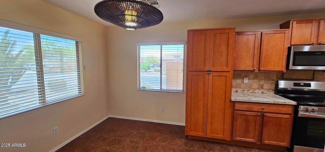 224 S Cactus St - Photo 5 of 28