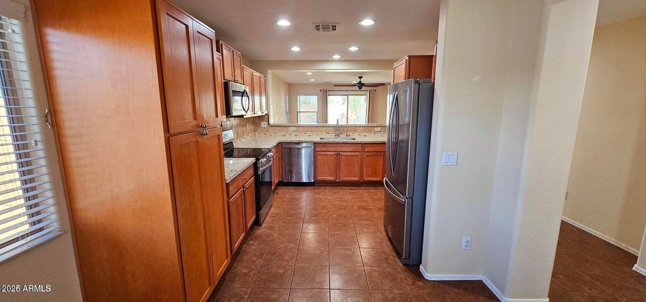 224 S Cactus St - Photo 6 of 28