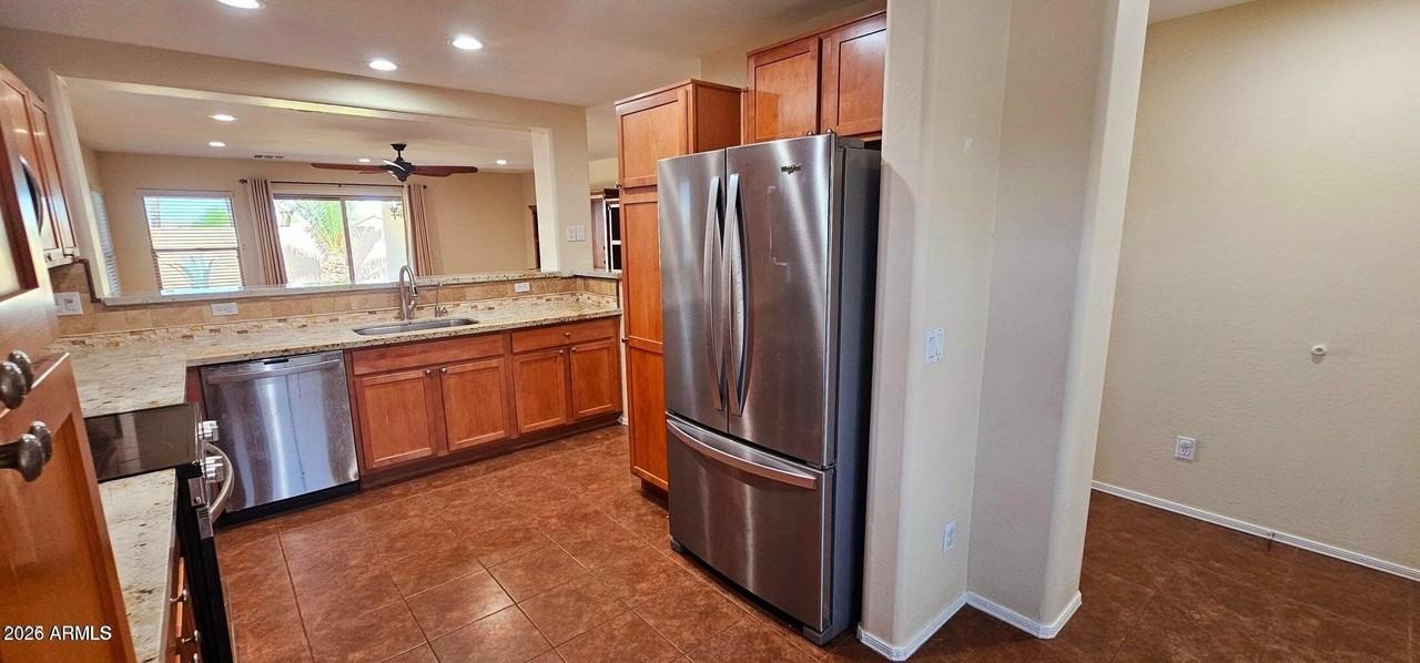 224 S Cactus St - Photo 7 of 28