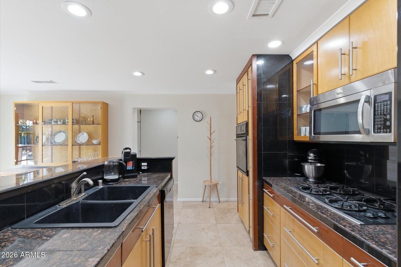 4613 E Vernon Ave - Photo 7 of 24
