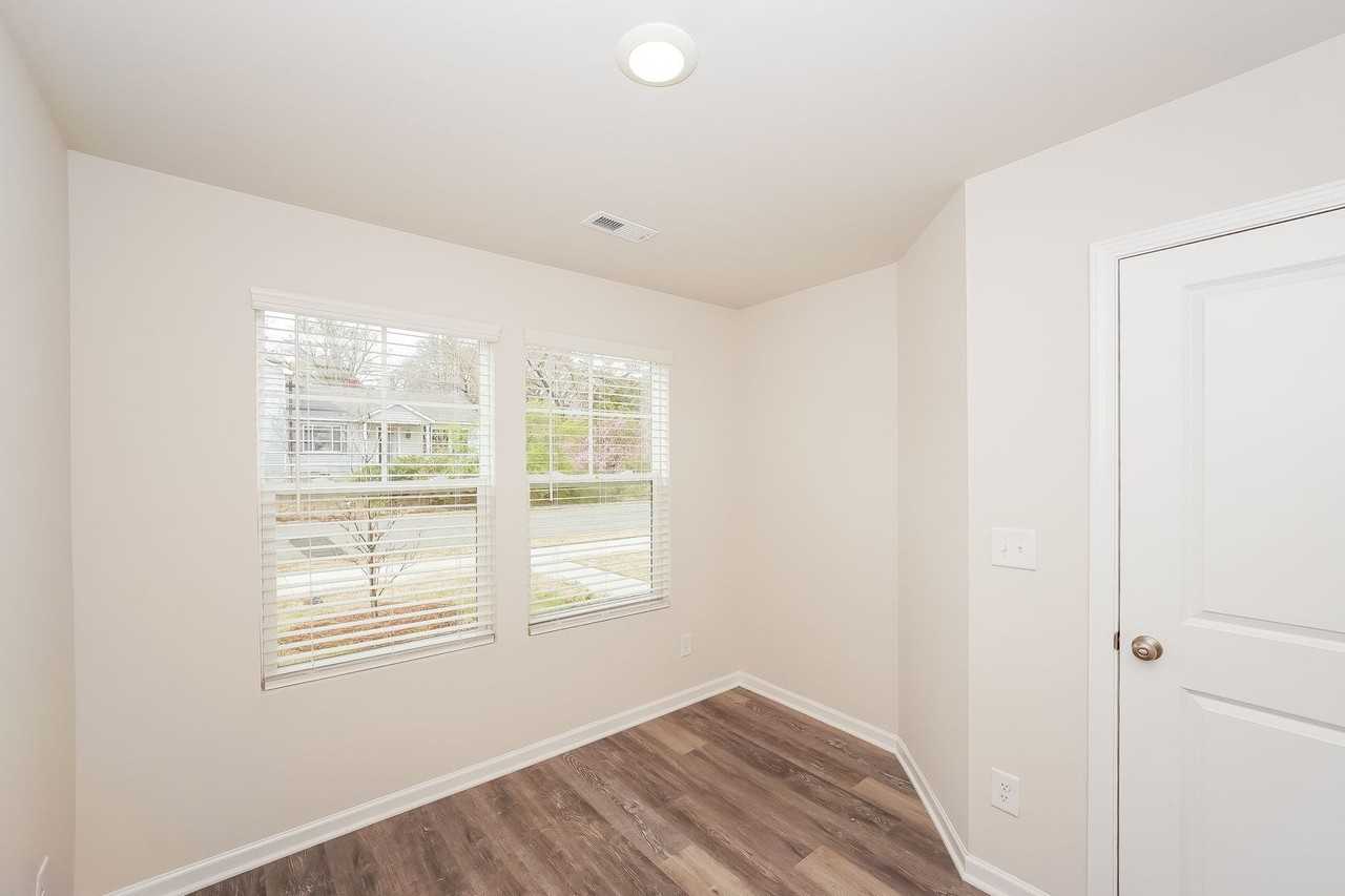 221 Kennerly Ave - Photo 6 of 17