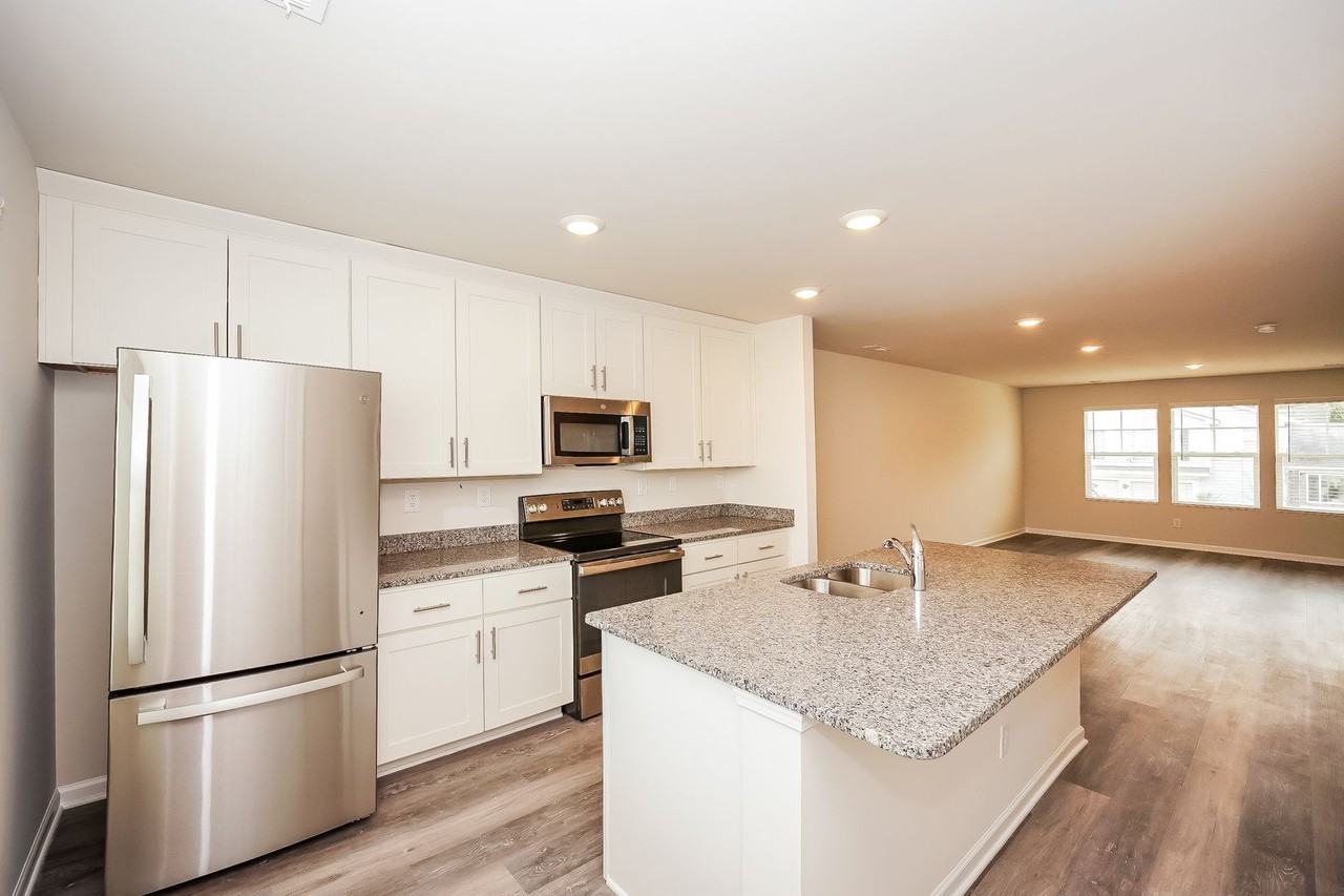 221 Kennerly Ave - Photo 2 of 17