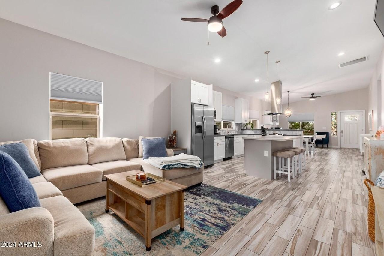 2647 E Contention Mine Rd - Photo 6 of 40