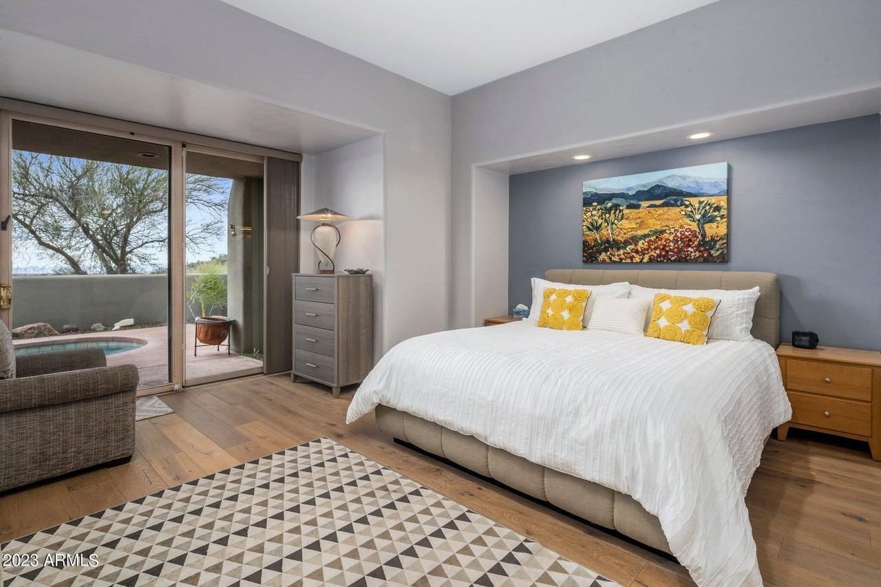 10111 E Graythorn Dr - Photo 2 of 14