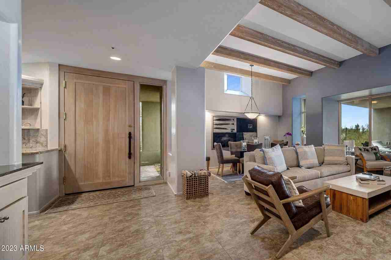 10111 E Graythorn Dr - Photo 4 of 14