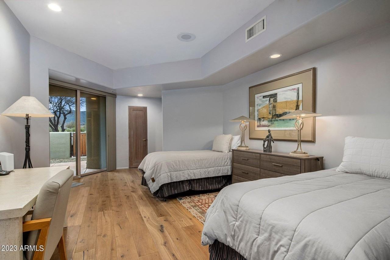 10111 E Graythorn Dr - Photo 5 of 14