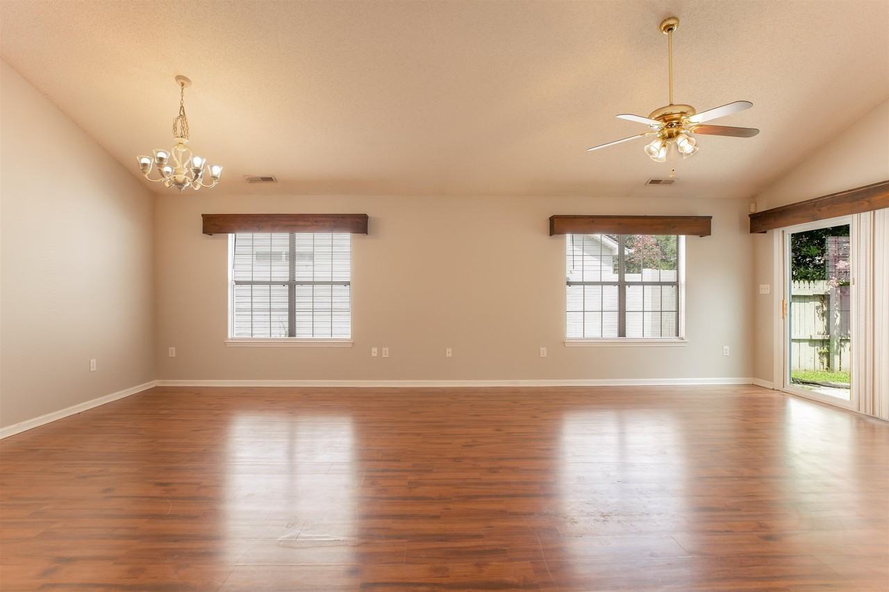 112 Dusty Trail Ln - Photo 3 of 30