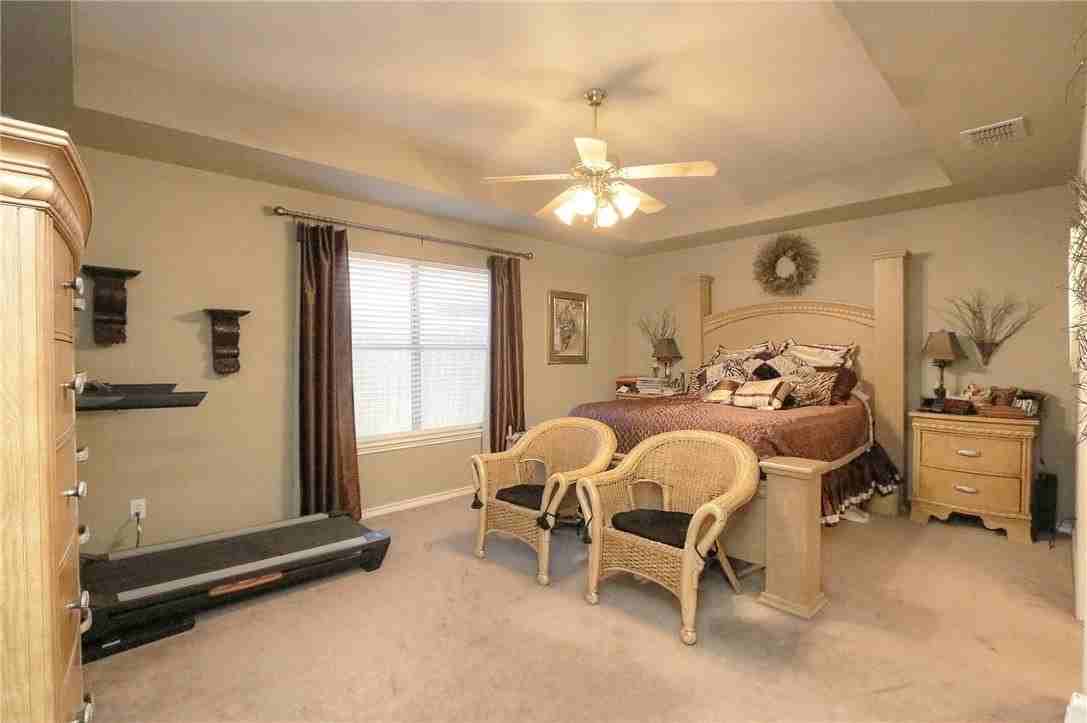 7813 Kingshire Dr - Photo 5 of 9