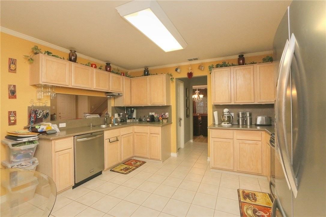 7813 Kingshire Dr - Photo 6 of 9