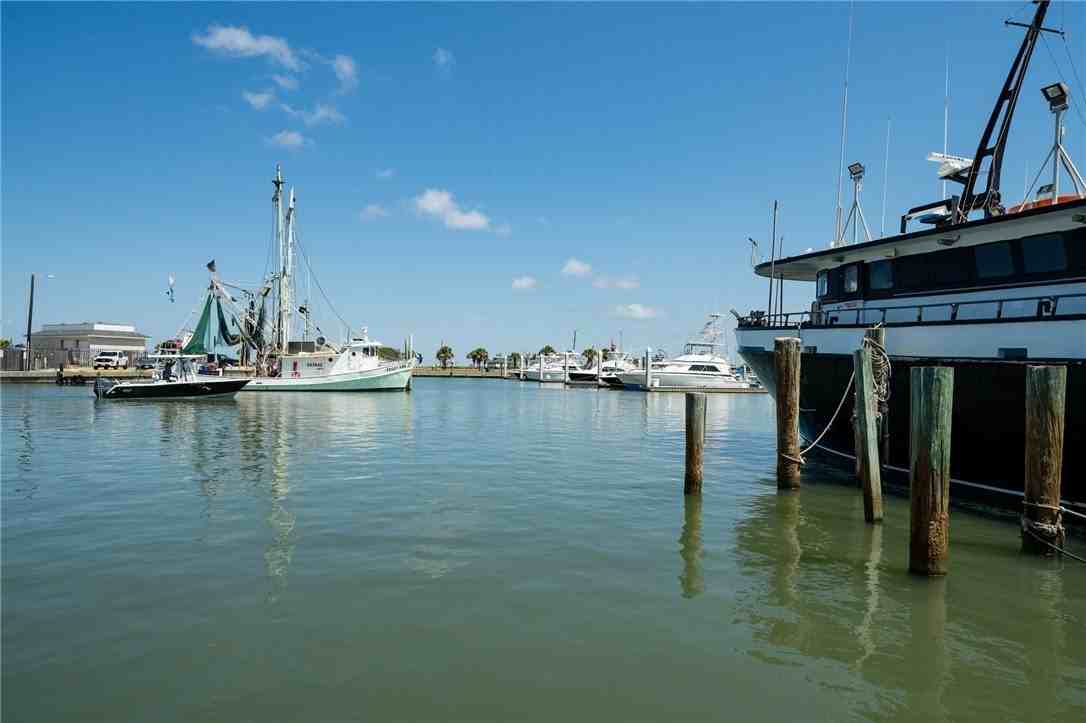 318 W Cotter Ave Unit 1 - Photo 7 of 40