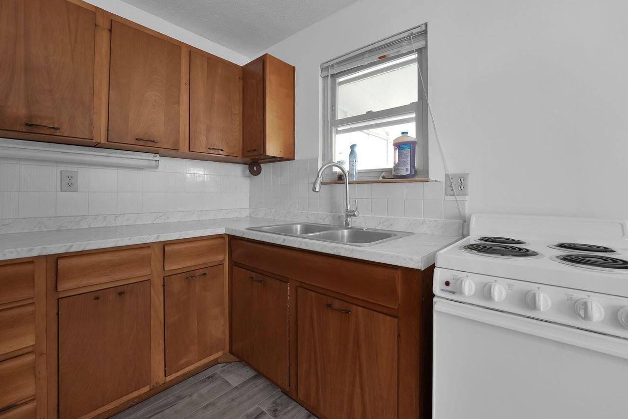 3384 Norwalk Rd - Photo 6 of 15