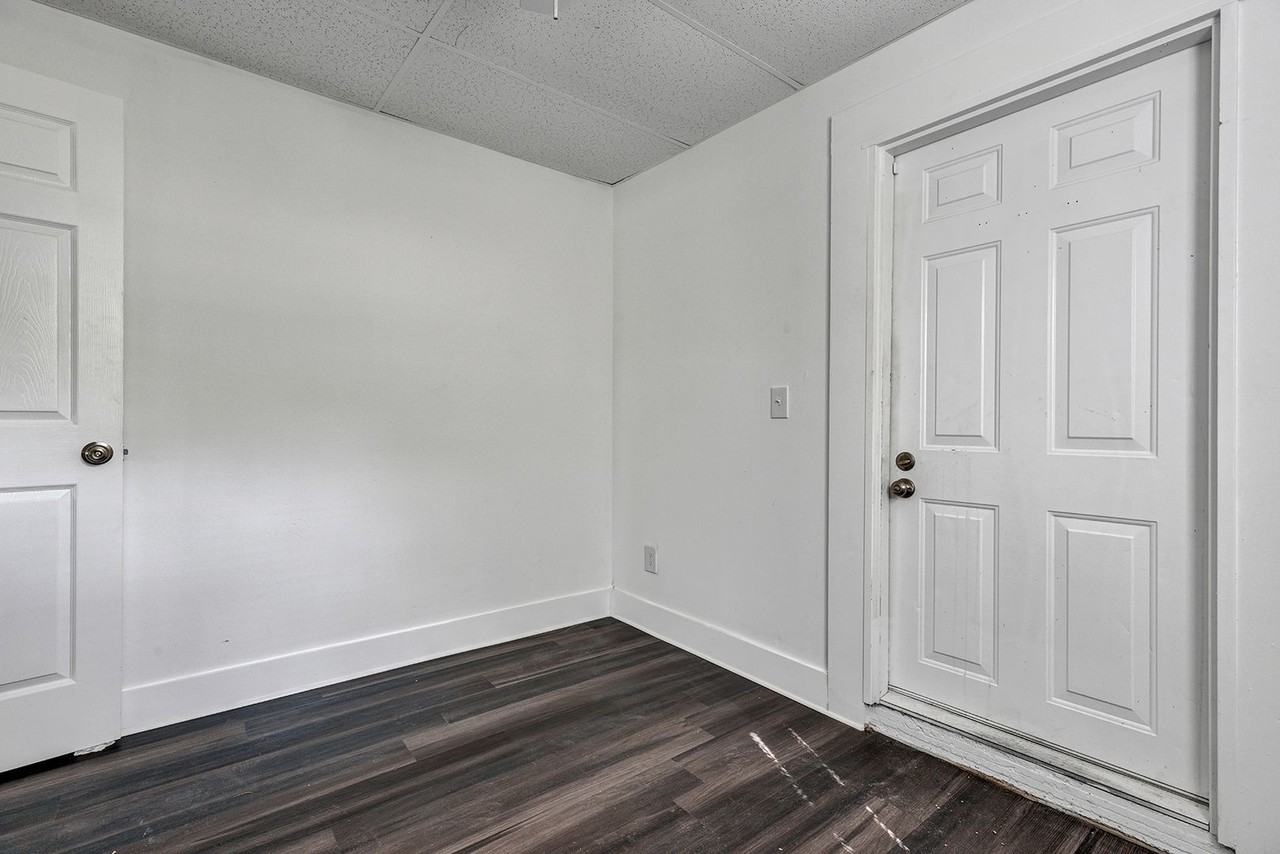 2027 1/2 30th Ave N - Photo 5 of 18