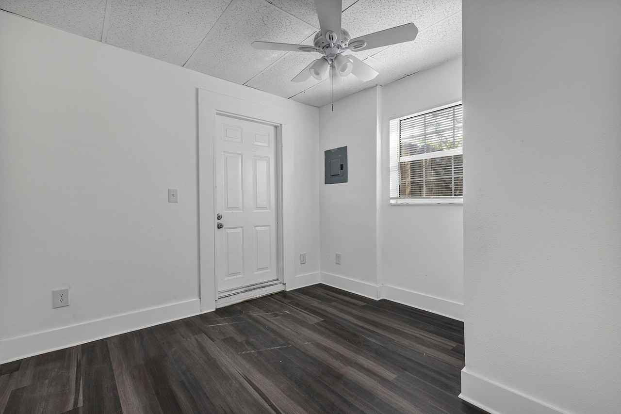 2027 1/2 30th Ave N - Photo 6 of 18