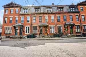 featured image of 923 Paradrome St