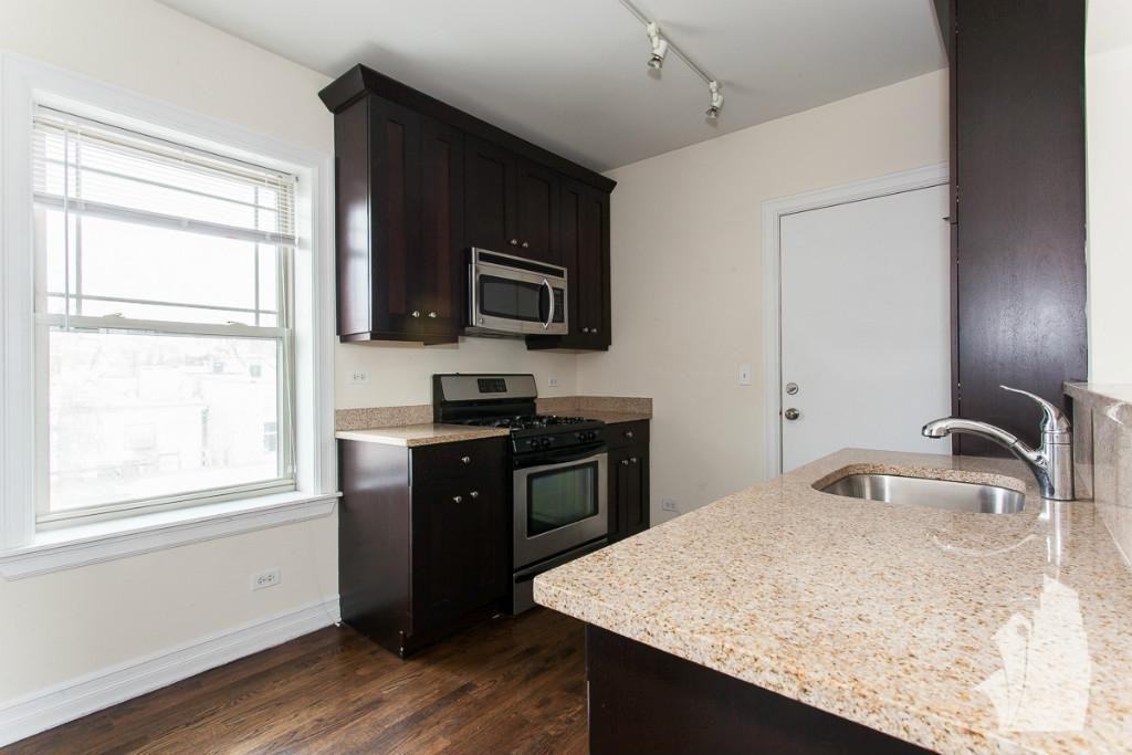 3808 N Sheffield Ave #3808-1W - Photo 4 of 11