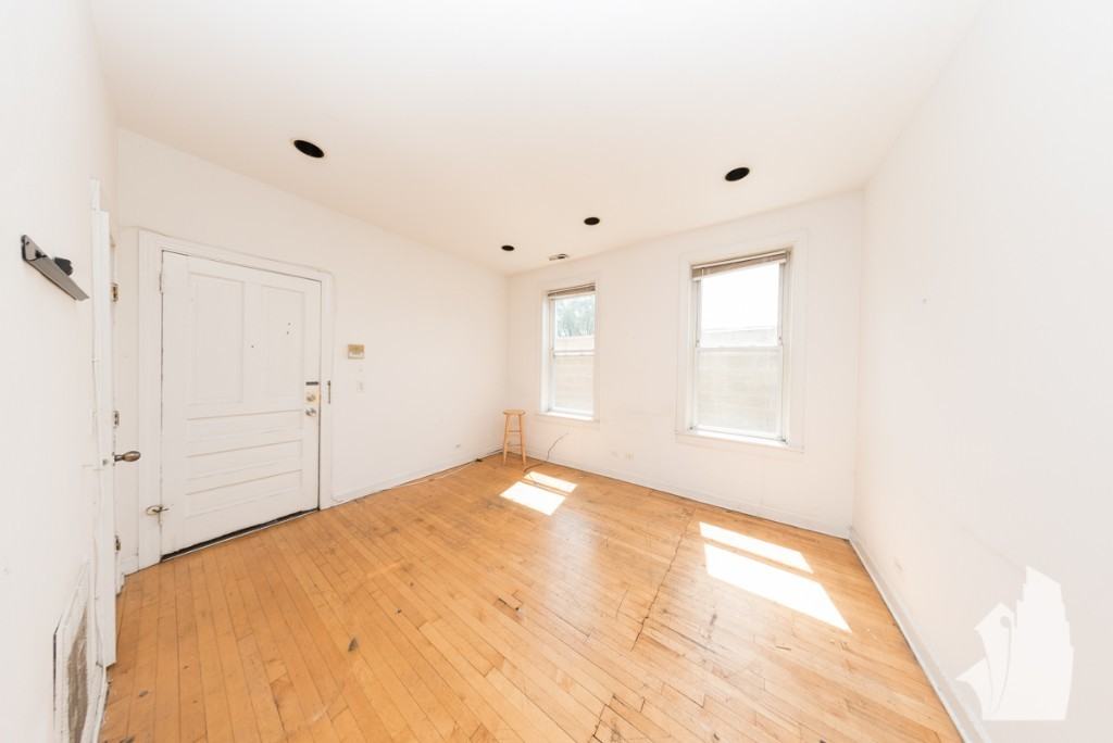 2318 N Southport Ave #3R - Photo 2 of 19