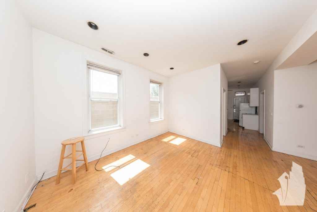 2318 N Southport Ave #3R - Photo 3 of 19