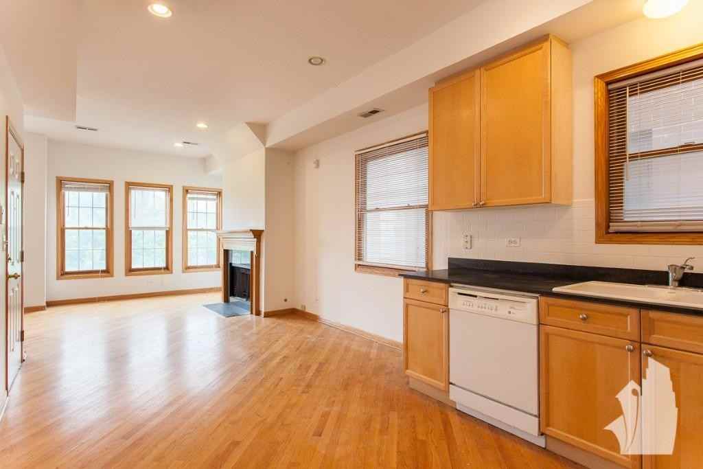 1326 W Diversey Pkwy #2 - Photo 5 of 16