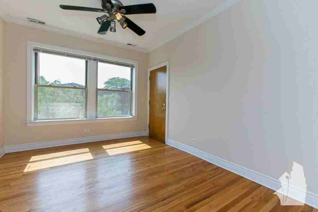 1212 W Waveland Ave #1214-2 - Photo 2 of 10