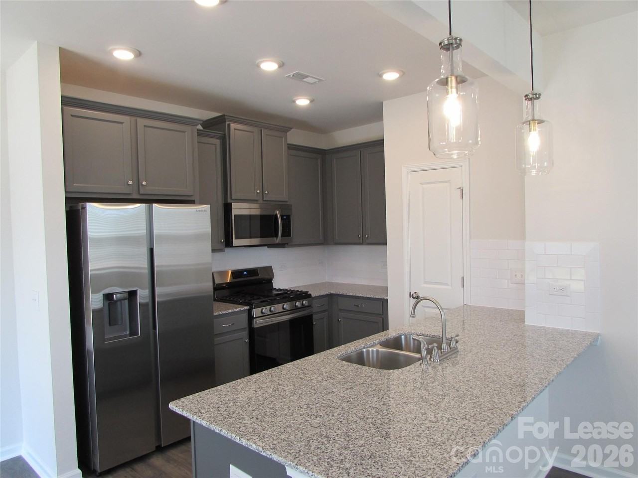 8164 Sheffield Dr Unit 13 - Photo 4 of 13