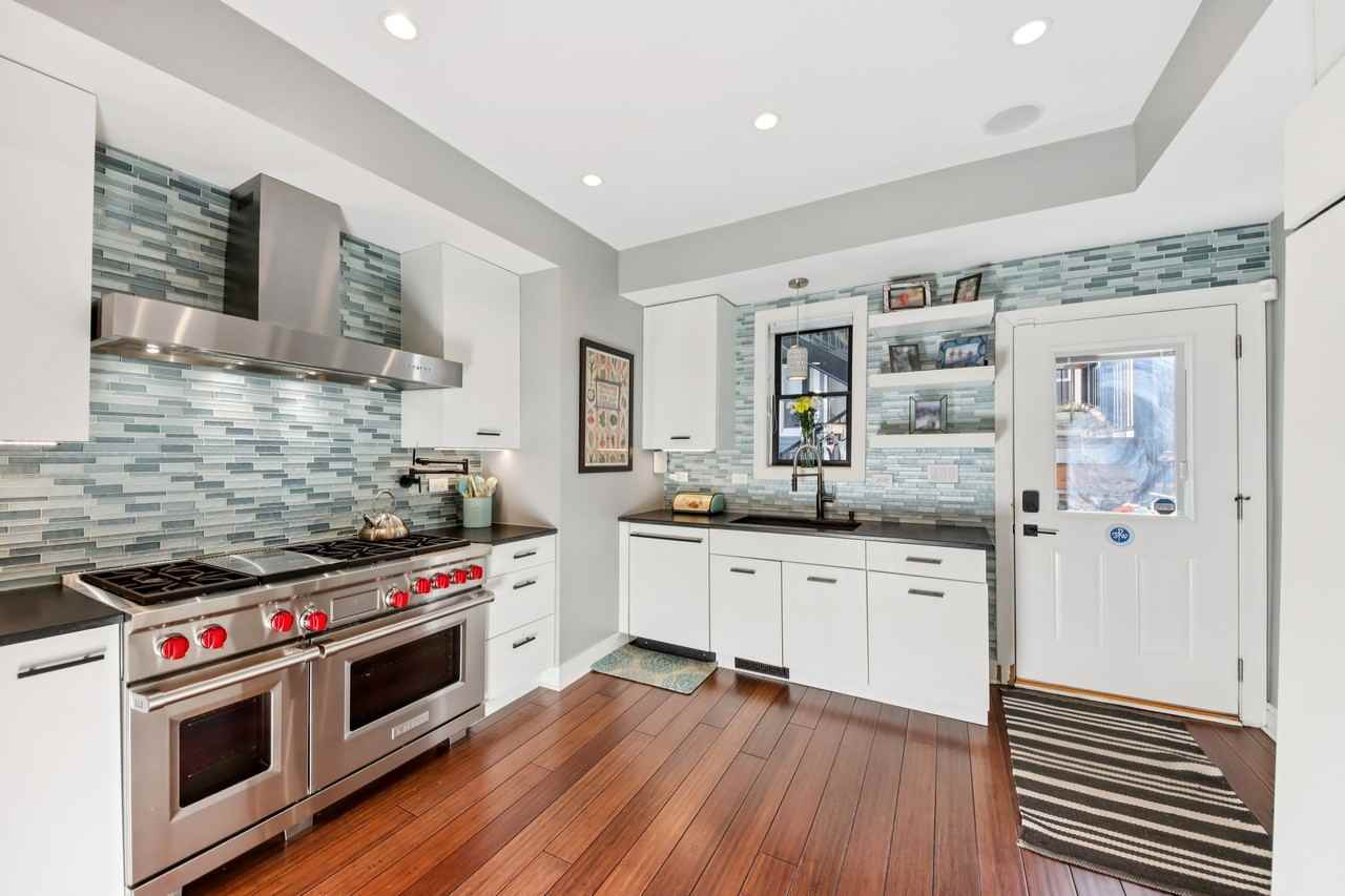 1717 N Hudson Ave - Photo 2 of 42