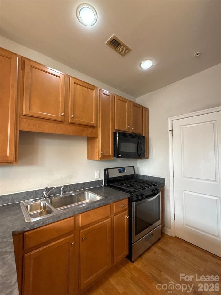 534 Oakland Ave - Photo 7 of 19