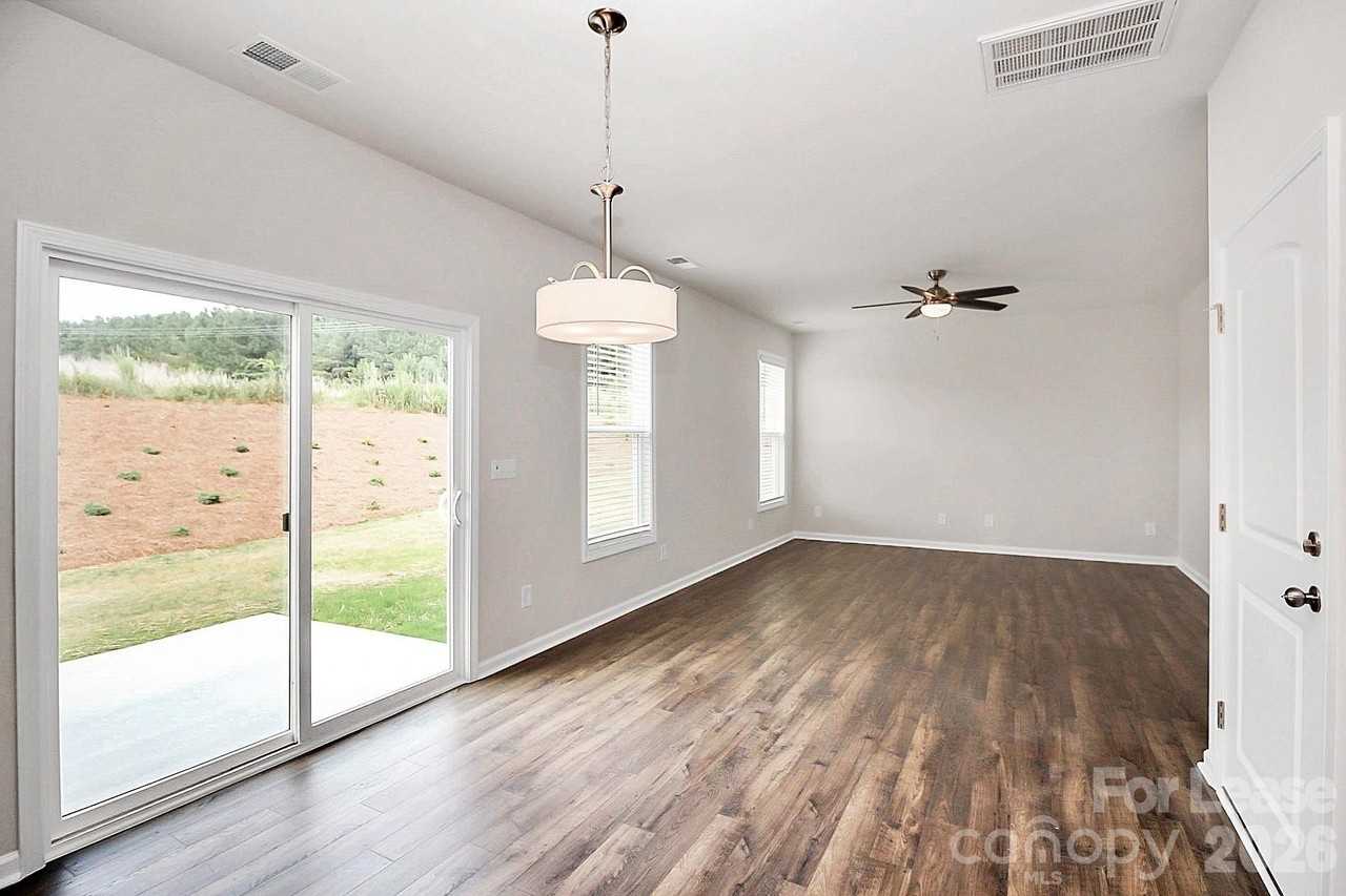 4463 Dover Ct - Photo 6 of 26