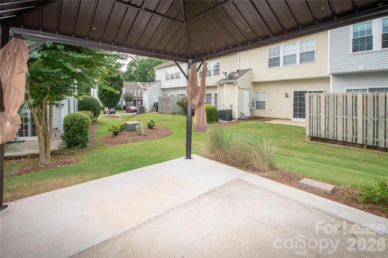 3148 Mannington Dr - Photo 4 of 35