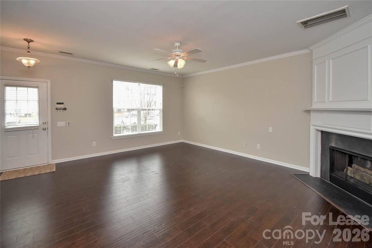 3148 Mannington Dr - Photo 5 of 35