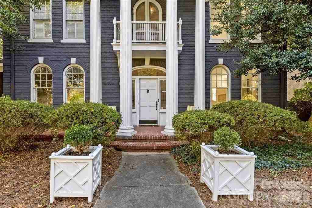 609 Queens Rd Apt A - Photo 3 of 35