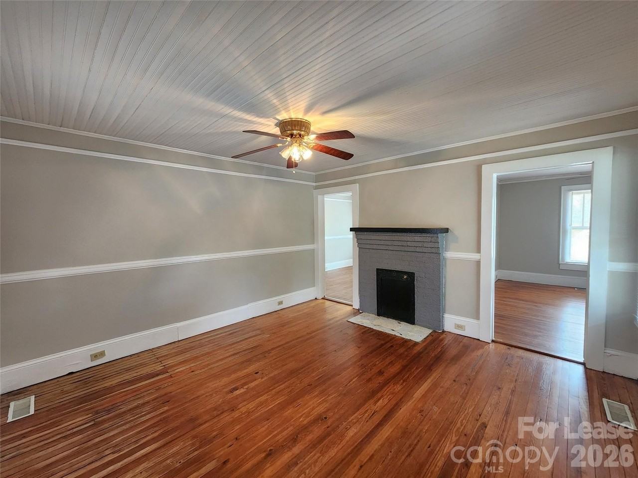 1507 Lane St - Photo 3 of 20