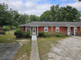 featured image of 3904 Persimmon St