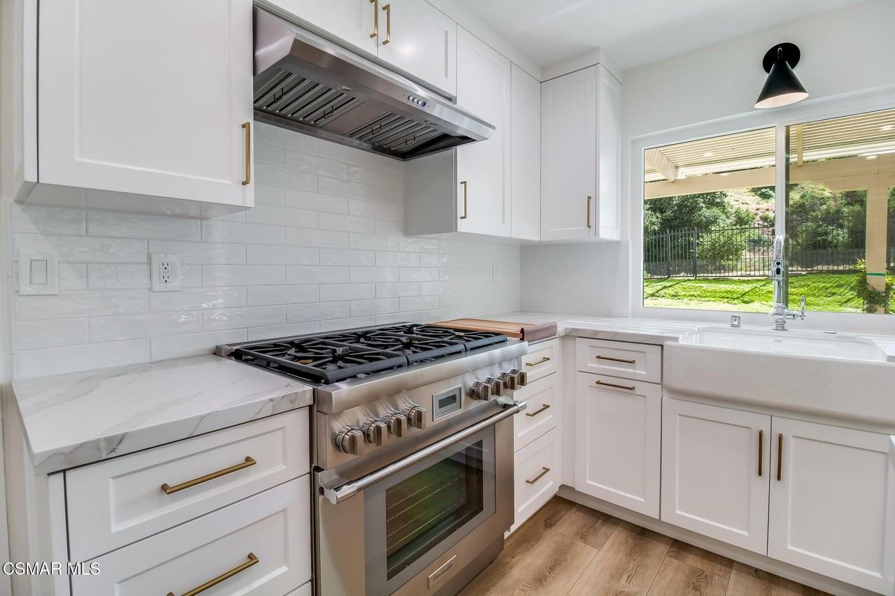 6823 Castle Peak Dr - Photo 3 of 39