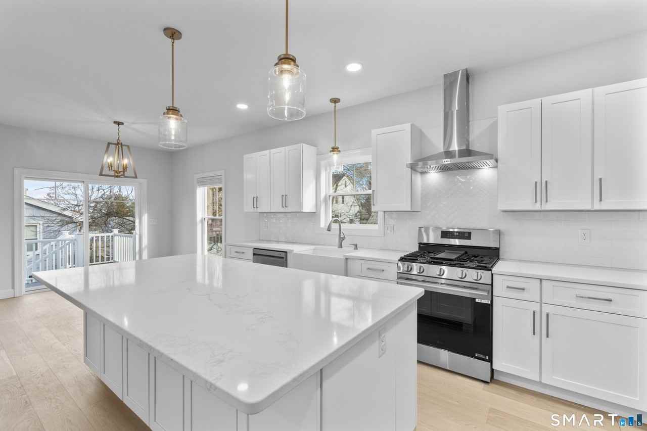 183 Vesper St - Photo 3 of 40