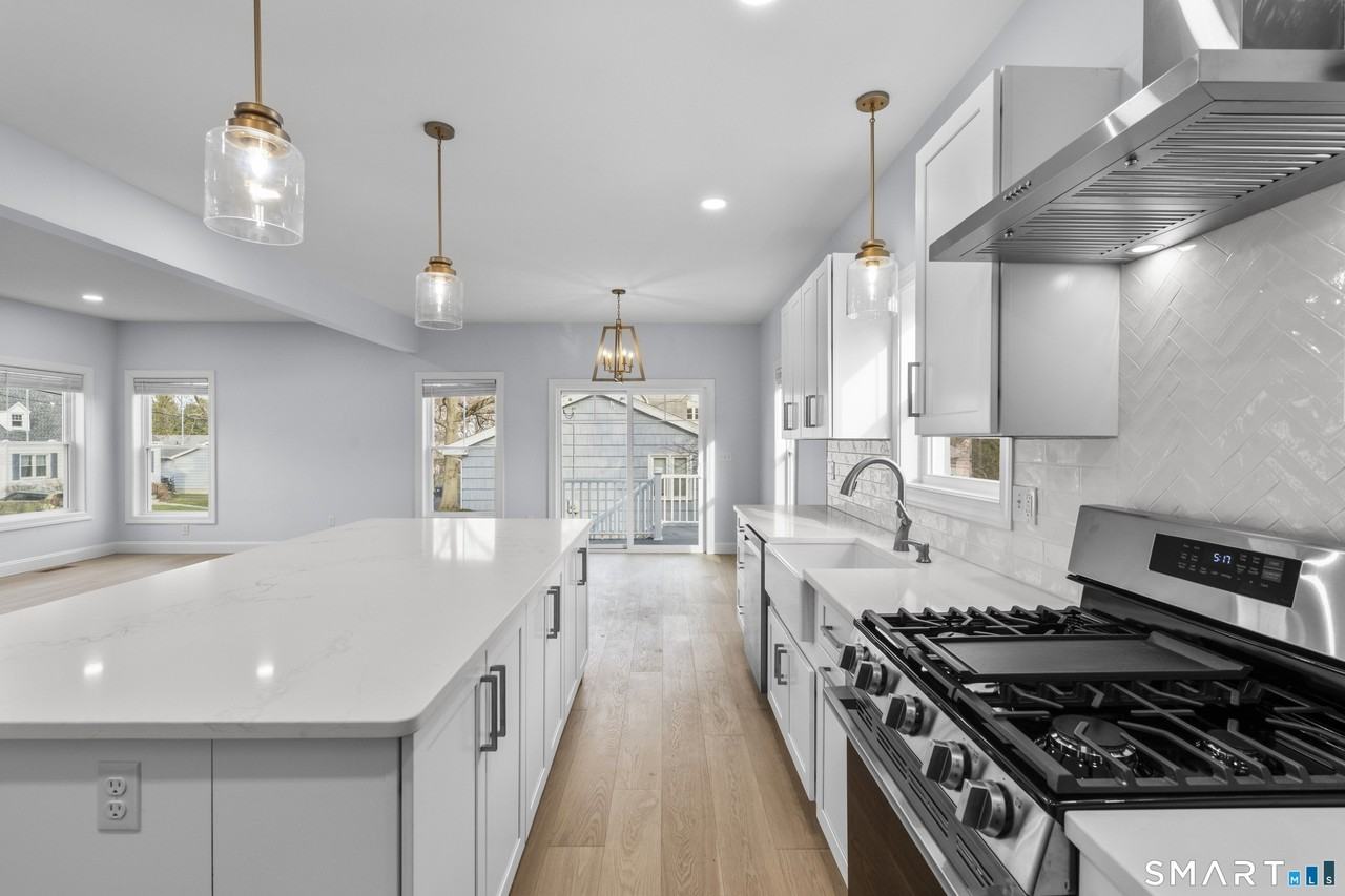 183 Vesper St - Photo 4 of 40