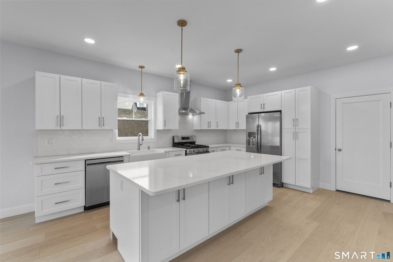 183 Vesper St - Photo 5 of 40